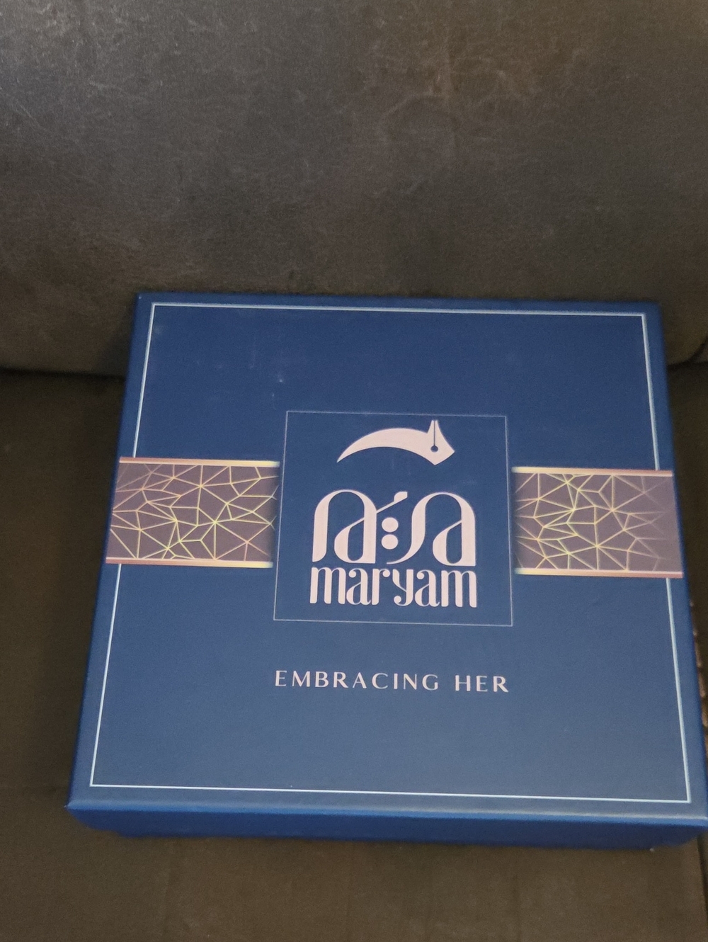 Aisa Maryam Blue Gift Box - 'Embracing Her'